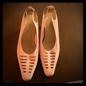 Light pink low heel shoe